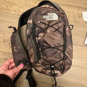 The North Face NWOT Borealis Sling Bag